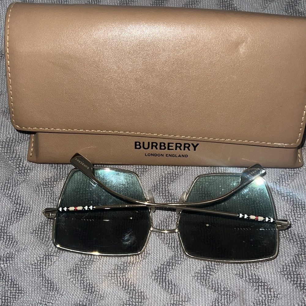 Burberry Tan Sunglasses with Case - Picture 5 of 6